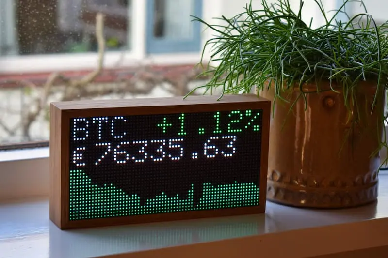 DeskDisplay LED matrix display op eiken basis