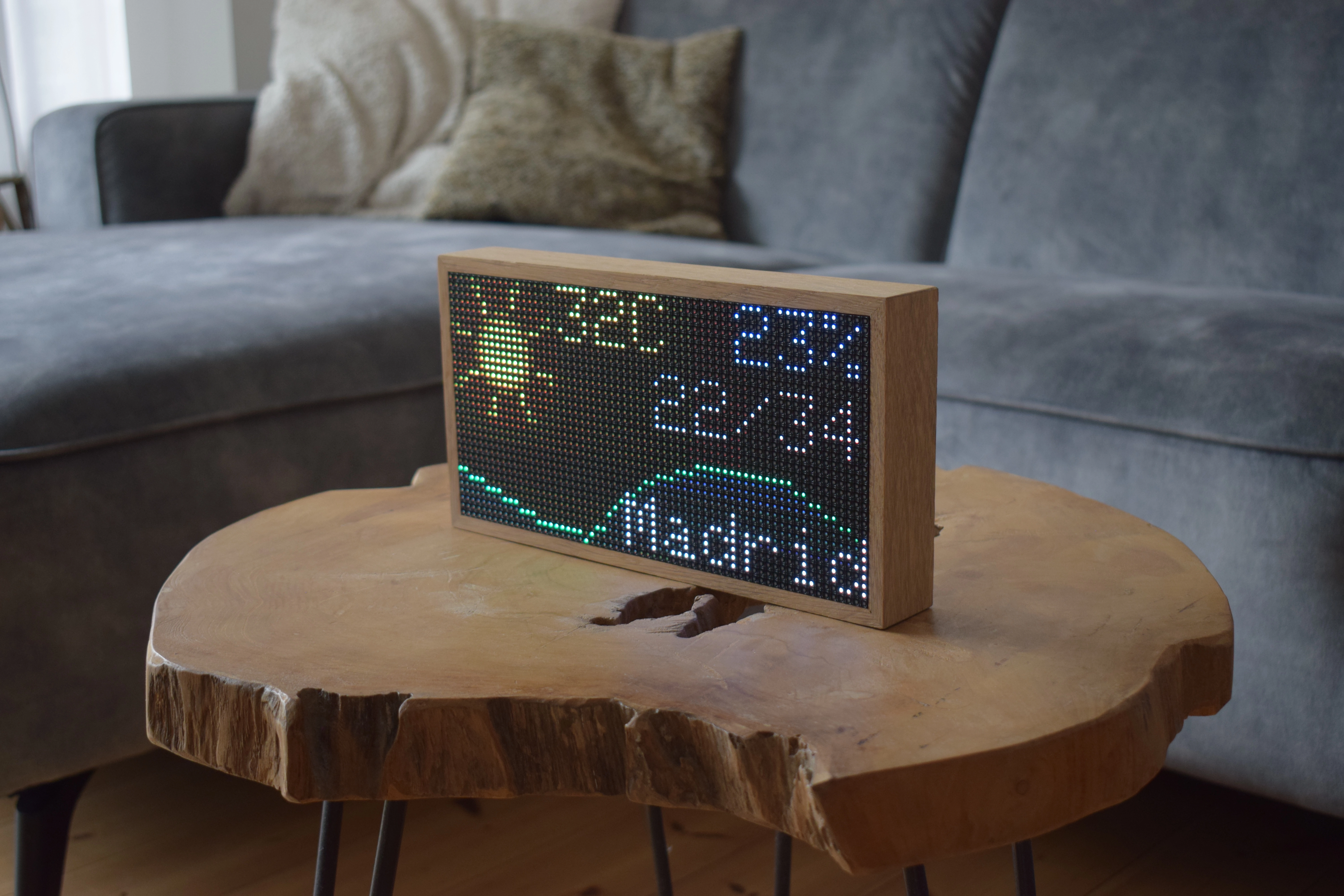 DeskDisplay LED matrix display op eiken basis